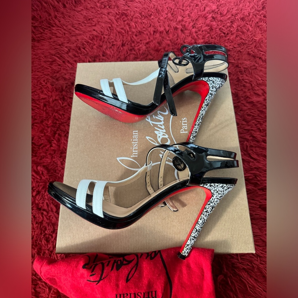 Christian Louboutin - Picture 8 of 11